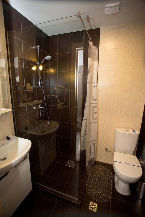 Praha Park Hotel Uzhhorod Ngoại thất bức ảnh